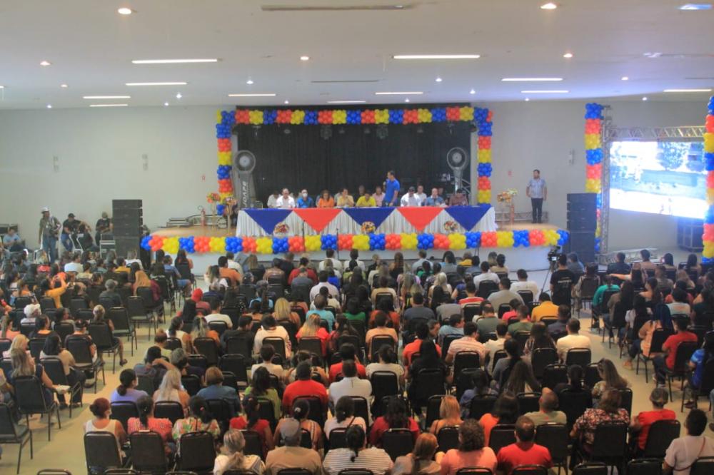 ‘Eduardo Braga é o maior parceiro de Parintins’, declara Bi Garcia em encontro com senador