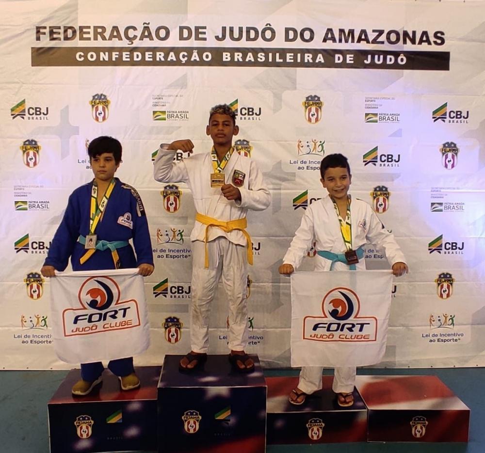 Crianças do Projeto Suçuarana conquistam medalhas em competição de Judô