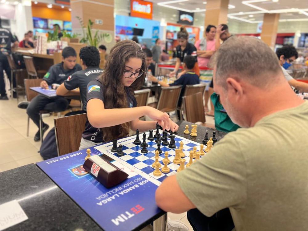 Primeiro dia de Torneio de Xadrez reúne crianças e jovens de diferentes idade e estados 