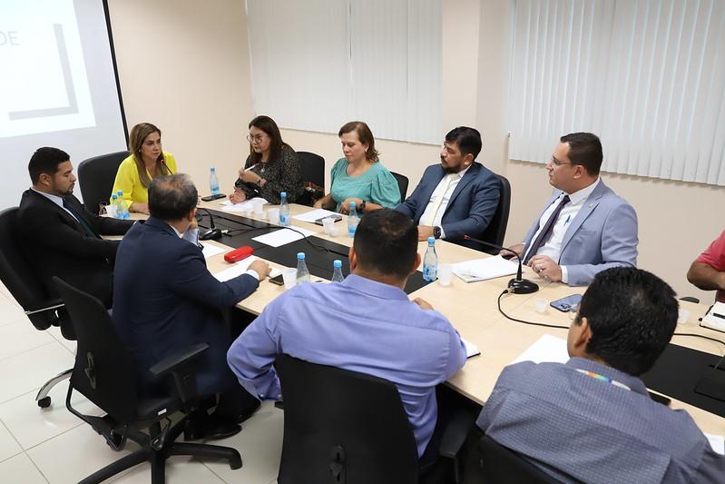 Prefeitura de Manaus participa de reunião sobre valorização dos servidores administrativos na CMM