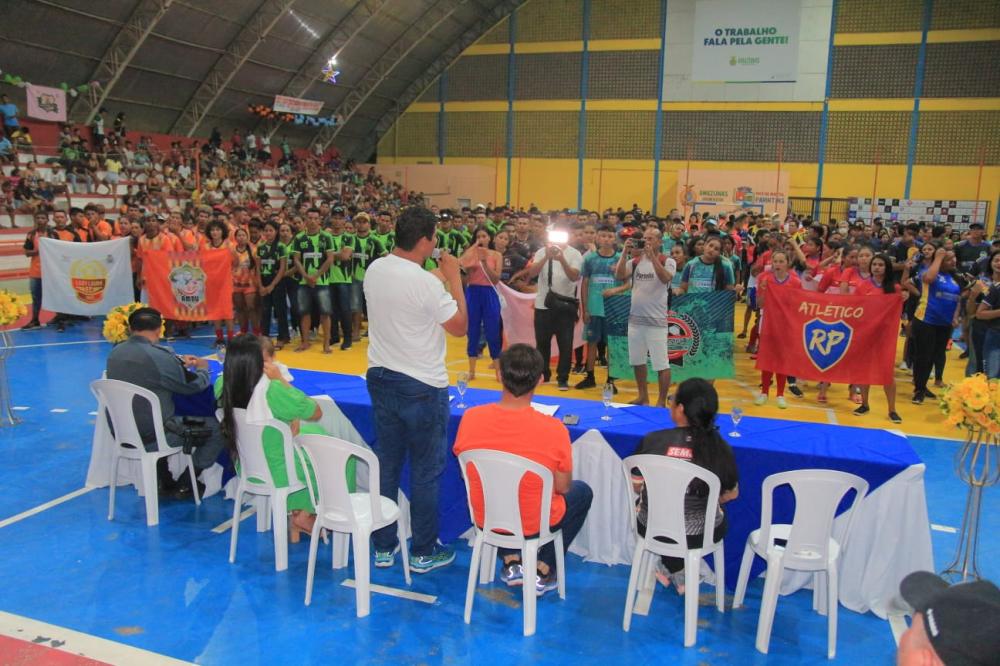 Mais de 1 mil atletas de 25 bairros participam da abertura da I Copa Parintins Interbairros de Futsal e Futebol de Campo