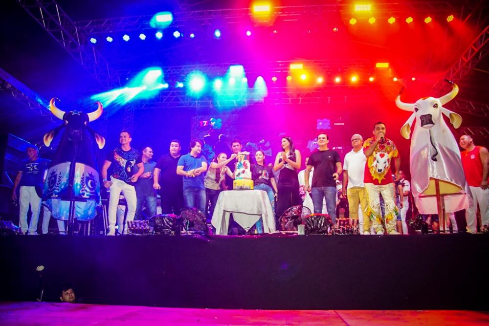 Parintins celebra aniversário de 170 anos com shows de Caprichoso, Garantido e Naiara Azevedo