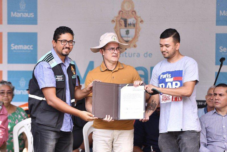 Prefeito David Almeida anuncia reforma de feira municipal abandonada há 18 anos pelo poder público