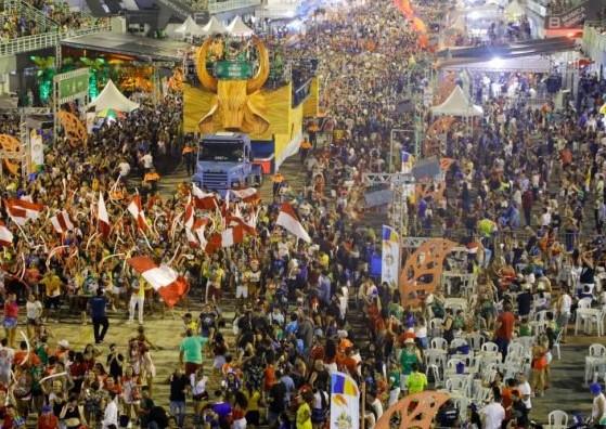 Segunda noite do Boi Manaus reúne mais de 20 mil pessoas no Sambódromo