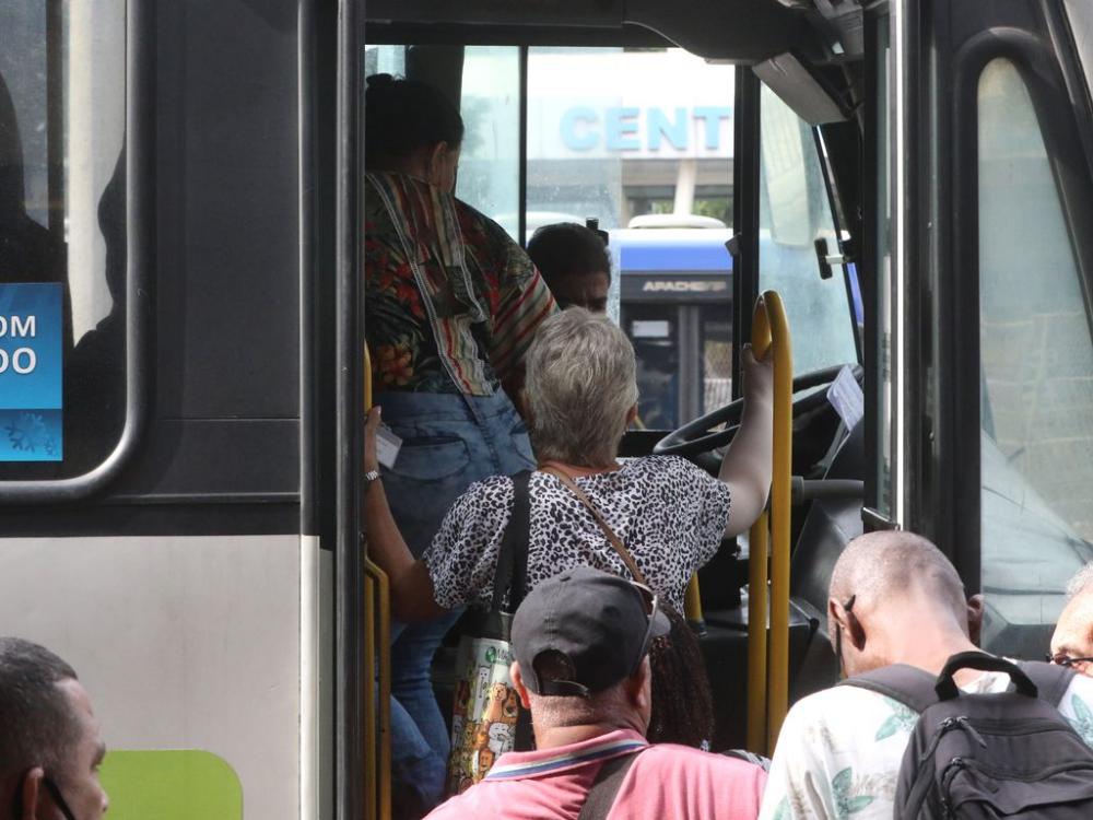 A uma semana para o segundo turno, STF autoriza transporte público gratuito durante eleições