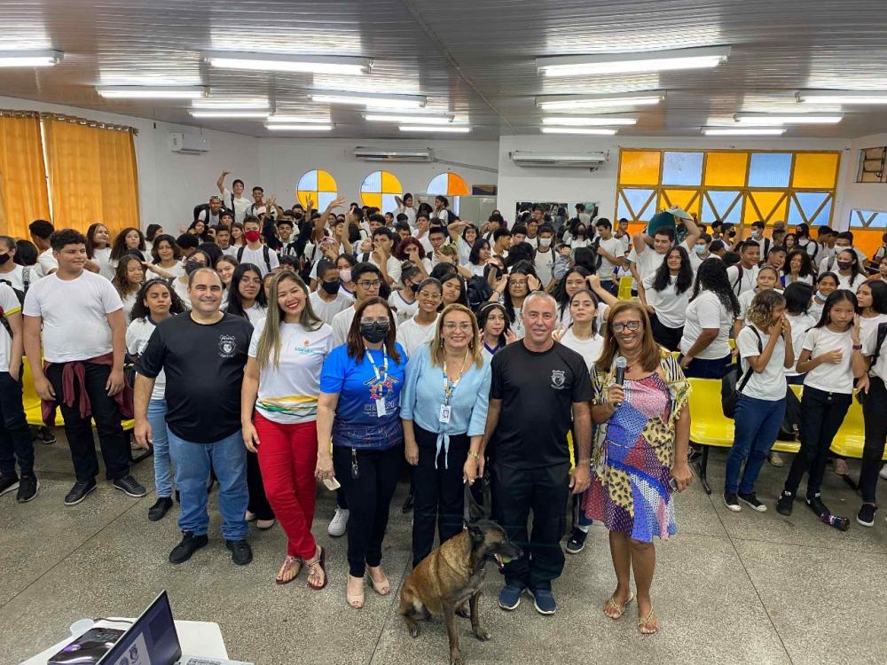 Pró-Vida: PC-AM faz palestra em escola municipal sobre prevenção e combate às drogas