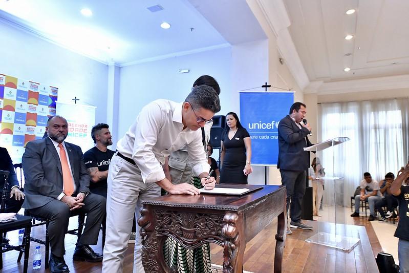 Manaus firma compromisso com Unicef para proteção de crianças e adolescentes