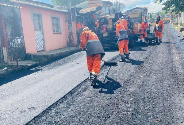 Programa ‘Asfalta Manaus’ trabalha em novas ruas no bairro União da Vitória