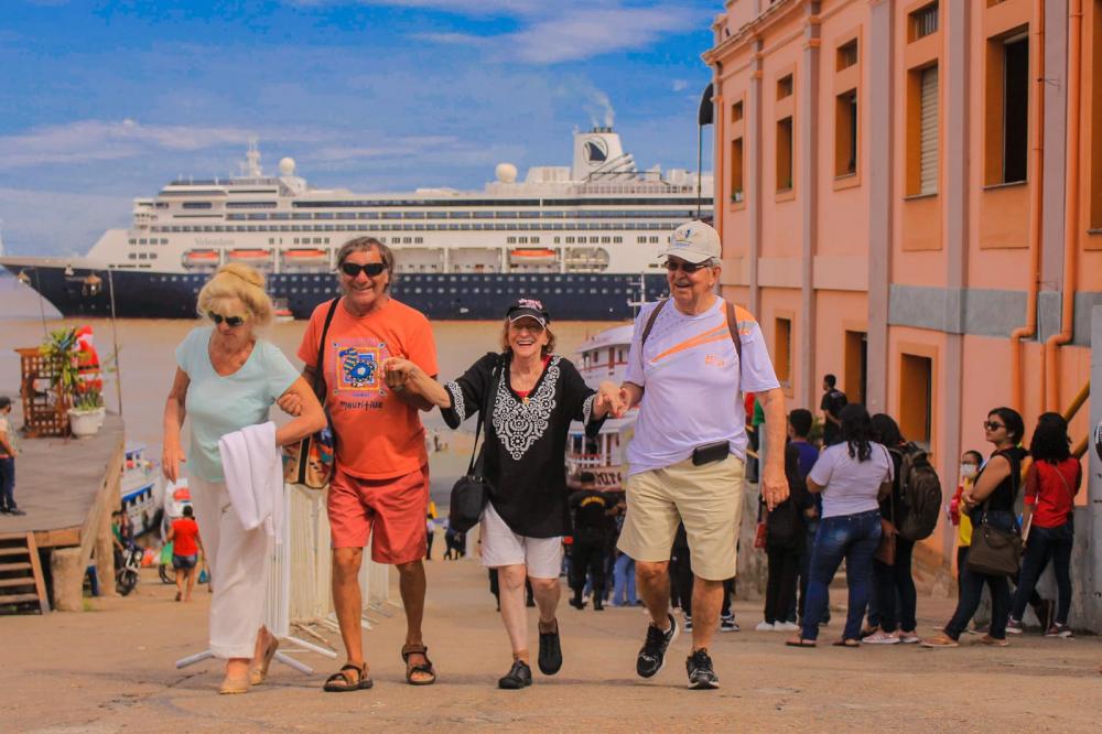 Segundo navio da temporada de cruzeiros chega a Parintins com cerca de 1500 turistas