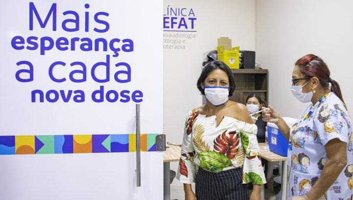 Mais de 400 mil pessoas já tomaram a quarta dose da vacina contra a Covid-19 em Manaus