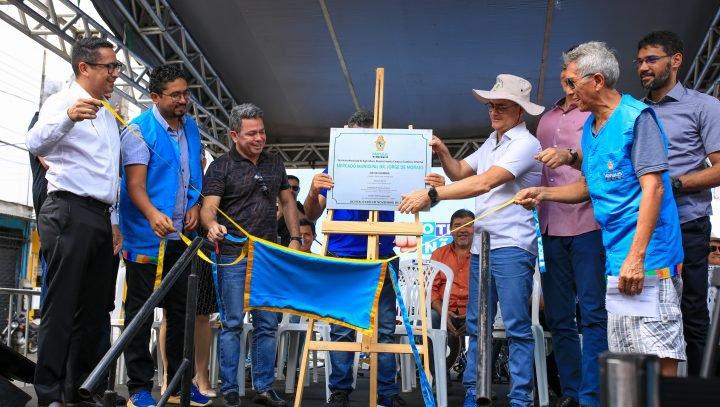 Prefeito David Almeida entrega mercado municipal Dr. Jorge de Moraes reformado