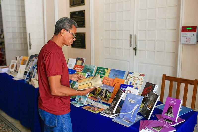 Começa o festival literário de Manaus reunindo escritores e leitores locais e nacionais