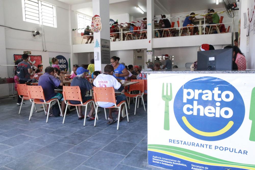 Unidades do Prato Cheio movimentam frequentadores com almoço na véspera de Natal