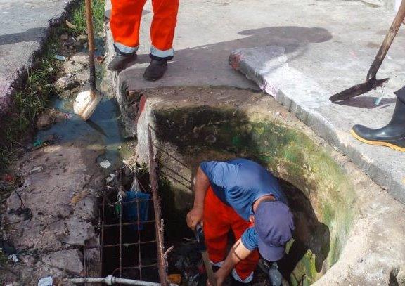 Prefeitura de Manaus recupera rede de drenagem na avenida Ayrão