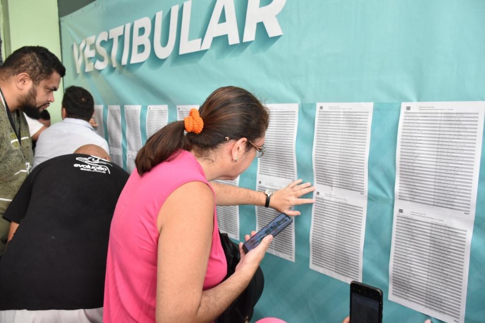 Rede pública estadual de ensino tem mais de 1,1 mil alunos aprovados no vestibular da UEA 