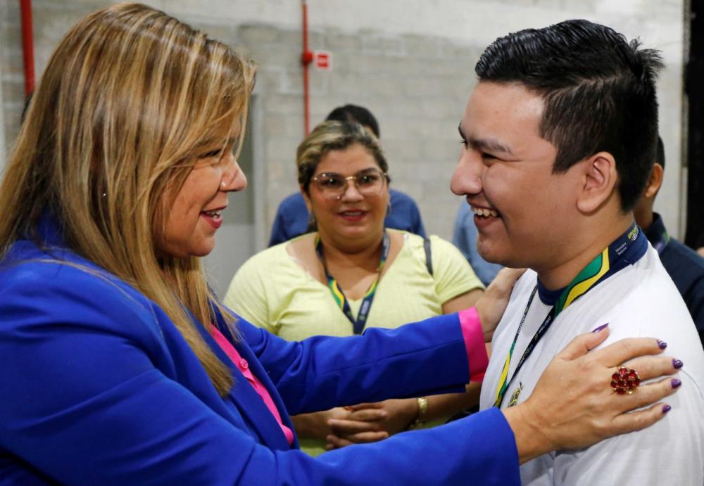 Wilson Lima homenageia alunos da rede estadual de ensino aprovados na UEA