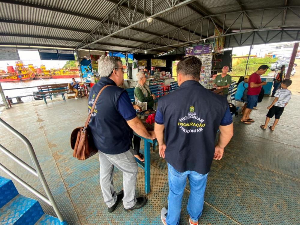 Procon-AM fiscaliza embarcações no Porto da Ceasa 