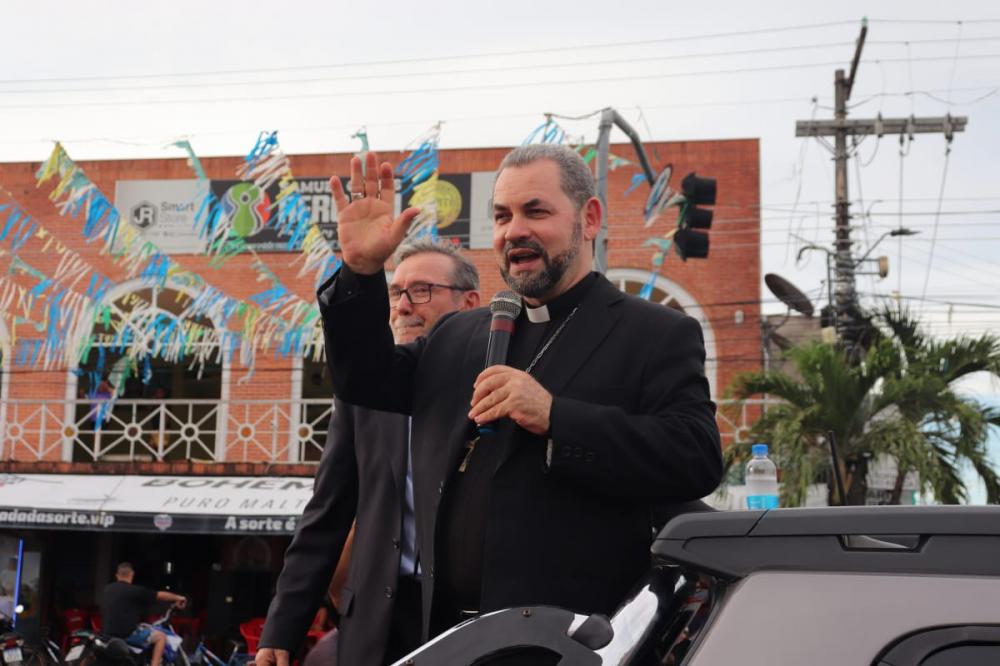 Novo bispo, Dom José Albuquerque de Araújo, assume Diocese de Parintins