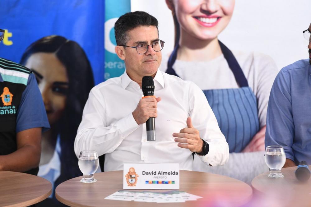 Prefeito David Almeida homenageia Amazonino Mendes com nome de avenida e de parque em construção em Manaus