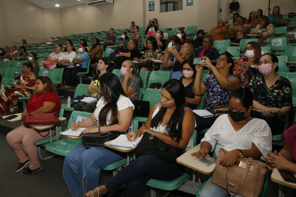 Oito educadores da rede estadual conquistam vagas de mestrado em Letras e Artes na UEA