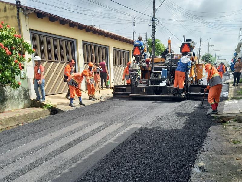 Prefeitura de Manaus monta força-tarefa e recupera asfalto em rua de 400 metros no Aleixo
