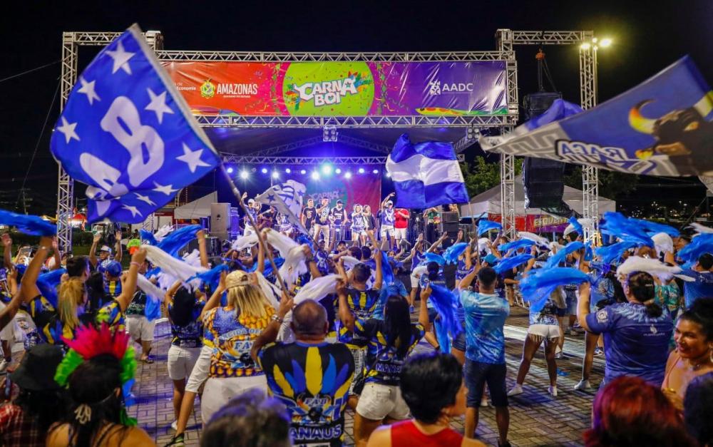 Carnaval na Floresta: artistas e torcedores de Caprichoso e Garantido celebram cultura popular no Esquenta do Carnaboi