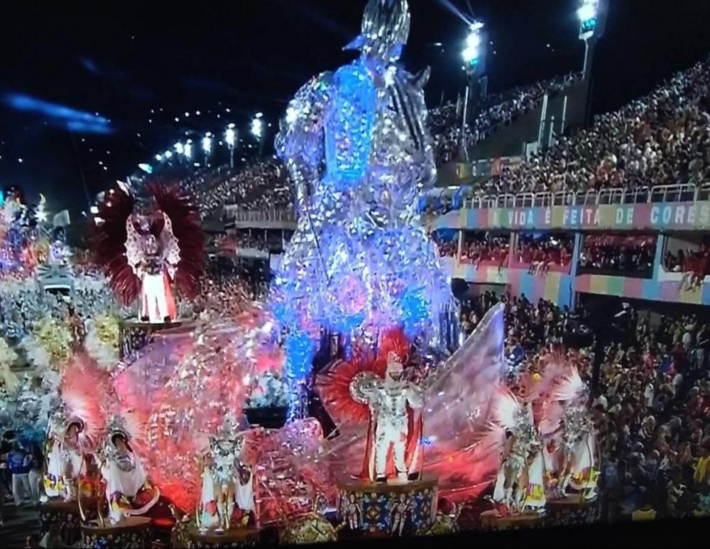 Artista parintinense surpreende com carro alegórico inovador no Carnaval do Rio de Janeiro