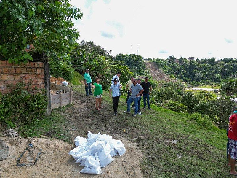 Prefeito David Almeida vistoria obras de contenção em grandes erosões e destaca continuidade nos trabalhos de infraestrutura