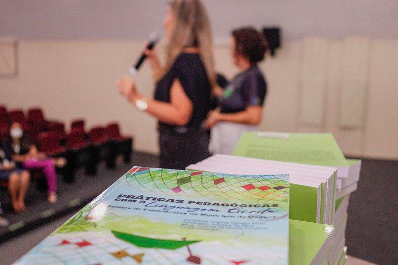 Prefeitura lança livro sobre processo de alfabetização nas escolas de Manaus