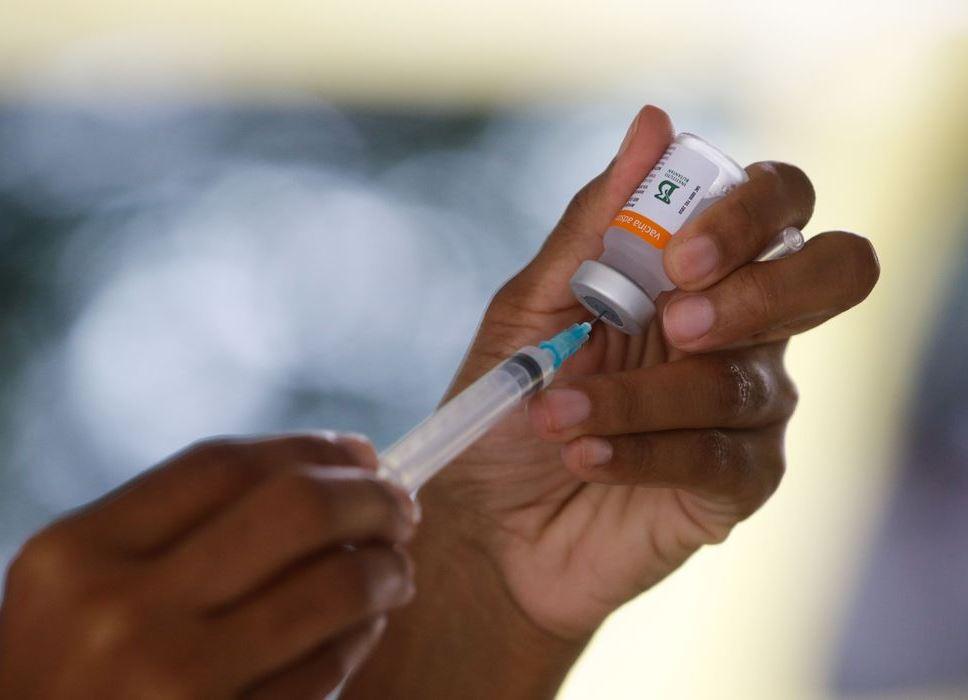 Vacina bivalente contra a covid-19 começa a ser aplicada nesta segunda-feira 