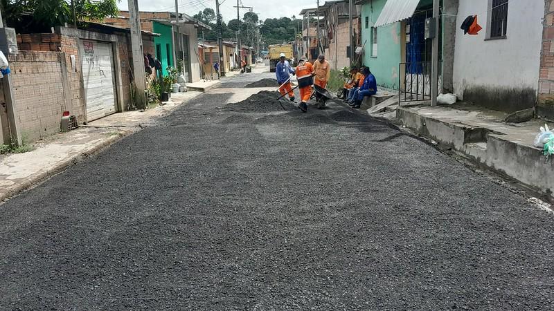 Prefeitura de Manaus intensifica recomposição asfáltica no conjunto Riacho Doce