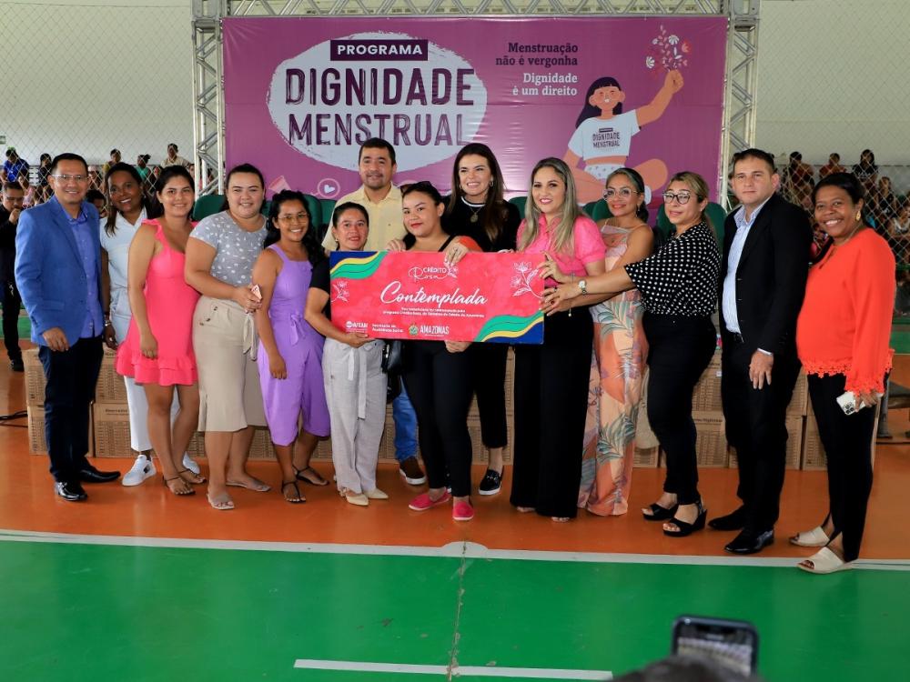 Crédito Rosa: Cheques do programa são entregues a empreendedoras em Maués