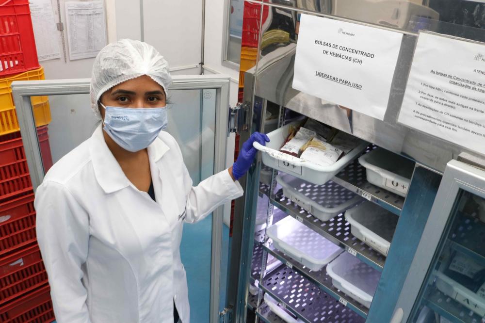 Com estoque crítico, Hemoam convoca doadores de sangue dos tipos O+ e O-