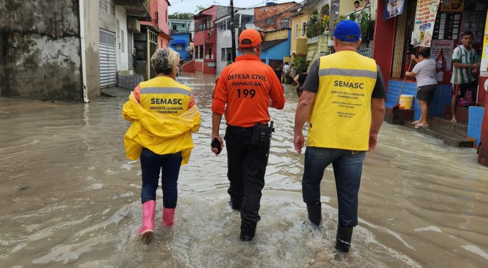 Prefeitura de Manaus contabiliza mais de 120 ocorrências de chuva neste domingo