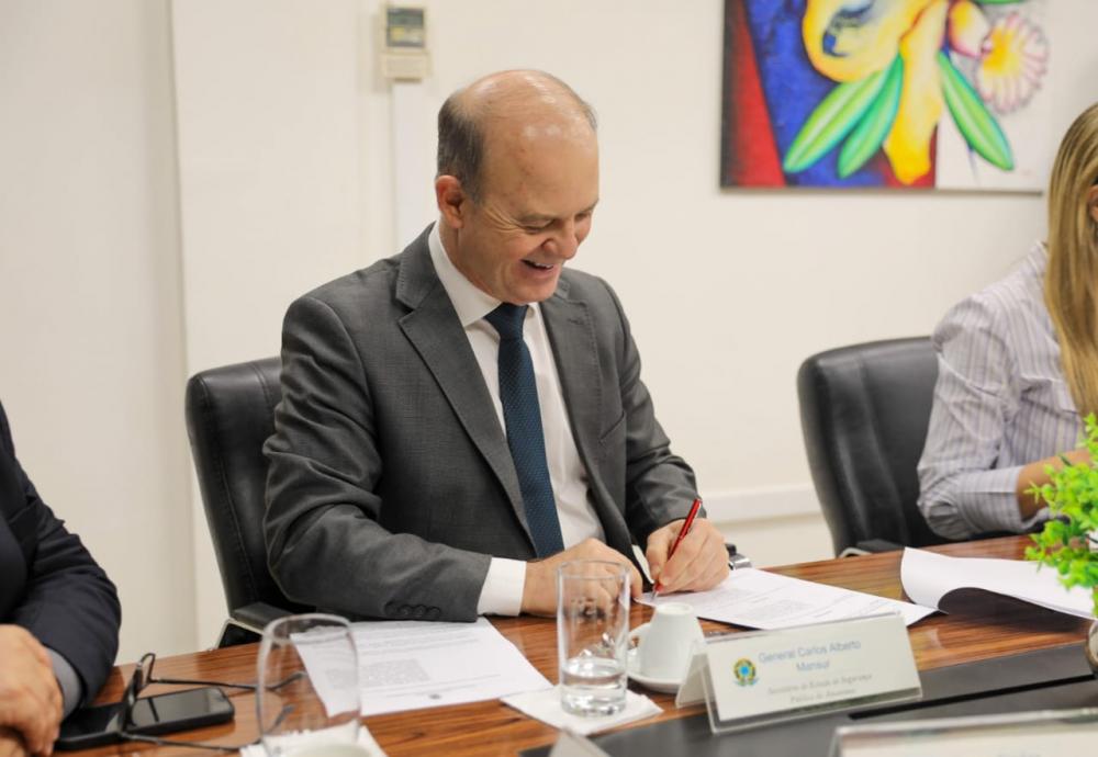 SSP-AM participa da assinatura do termo de cooperação técnica da ouvidoria da mulher no TRE-AM