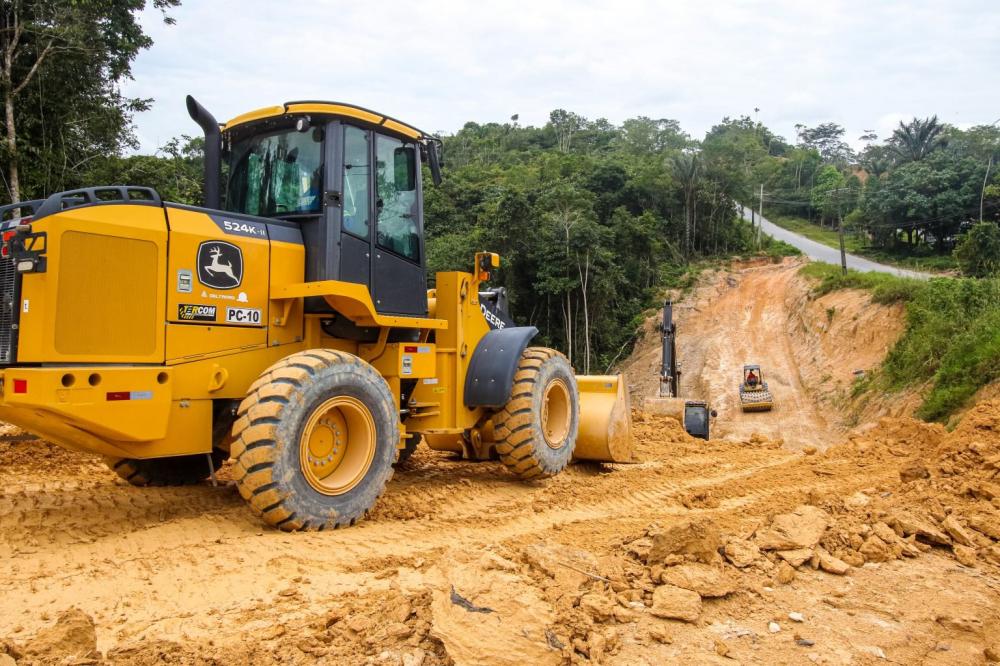 Prefeitura de Manaus asfalta 27 quilômetros de extensão do ramal do Brasileirinho