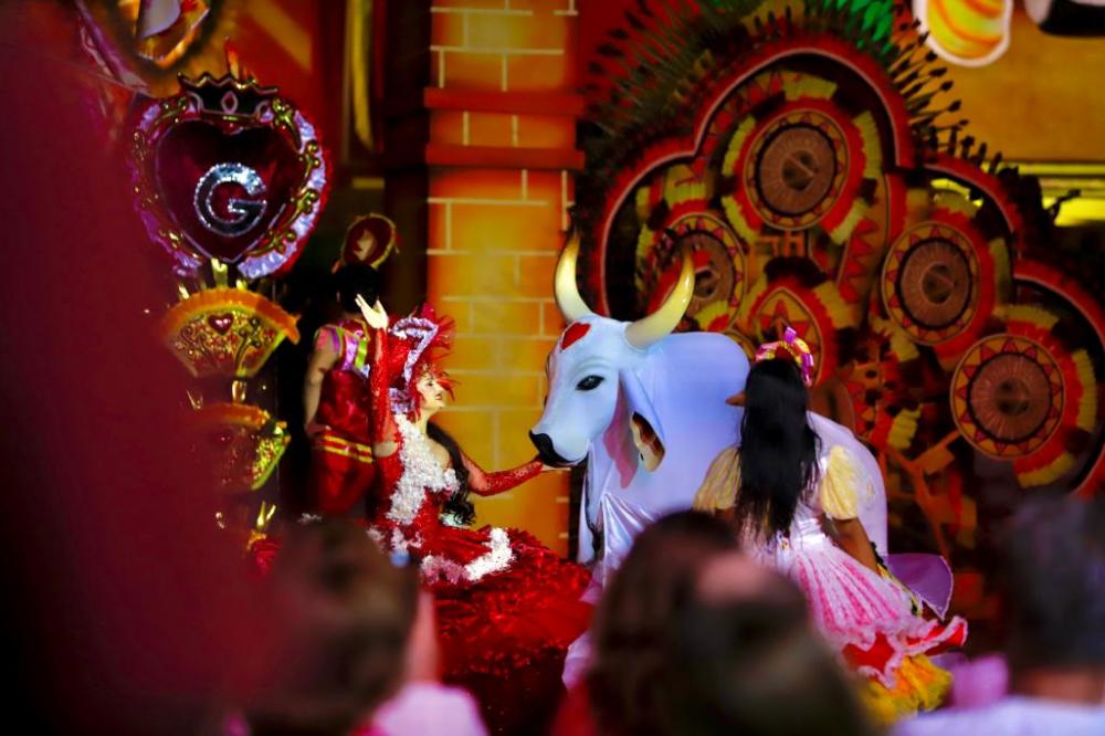 Boi Garantido encanta público no primeiro show para turistas estrangeiros em 2023