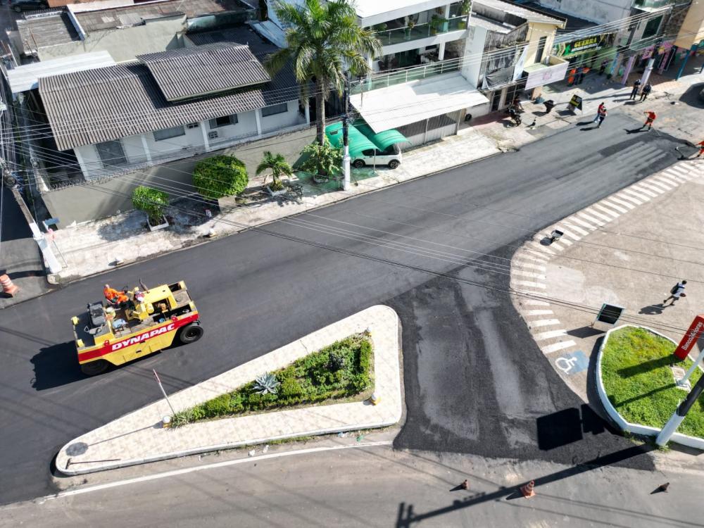 ‘Asfalta Manaus’ da prefeitura avança na zona Oeste e recupera principal via do Vila da Prata