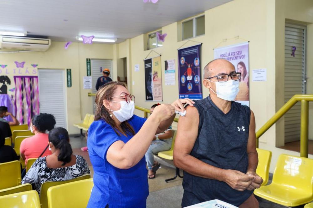 Prefeitura de Manaus convoca grupos prioritários para vacinação contra a influenza