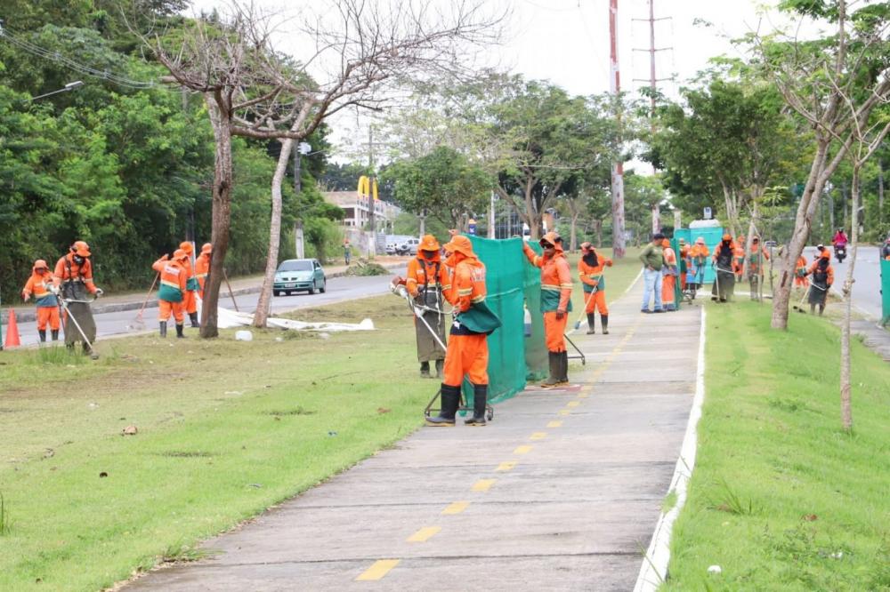 Prefeitura atua com mais de 400 trabalhadores em ação de limpeza na avenida das Torres