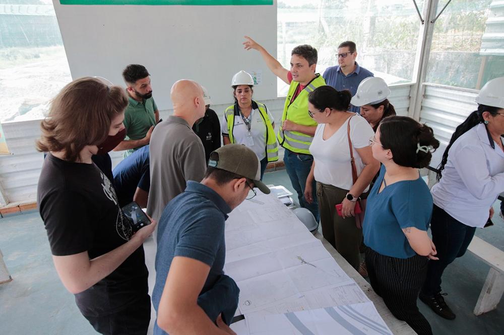 Programa Tô na Obra, da UGPE, apresenta obras do Prosamin+ para universitários