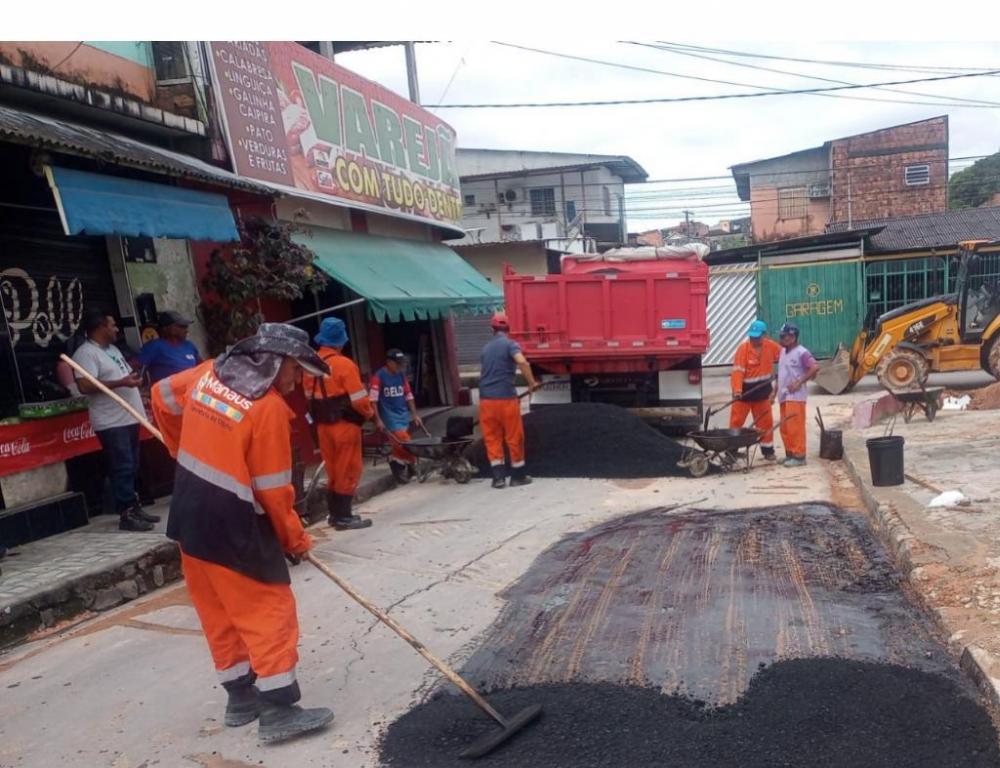 Prefeitura intensifica serviço de recuperação asfáltica nos bairros Coroado, Cidade de Deus e Cidade Nova