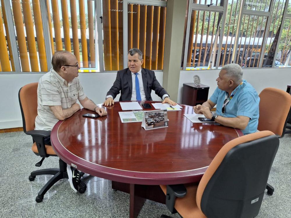 Regularização fundiária da comunidade Coliseu é pauta de encontro entre prefeitura e Suframa