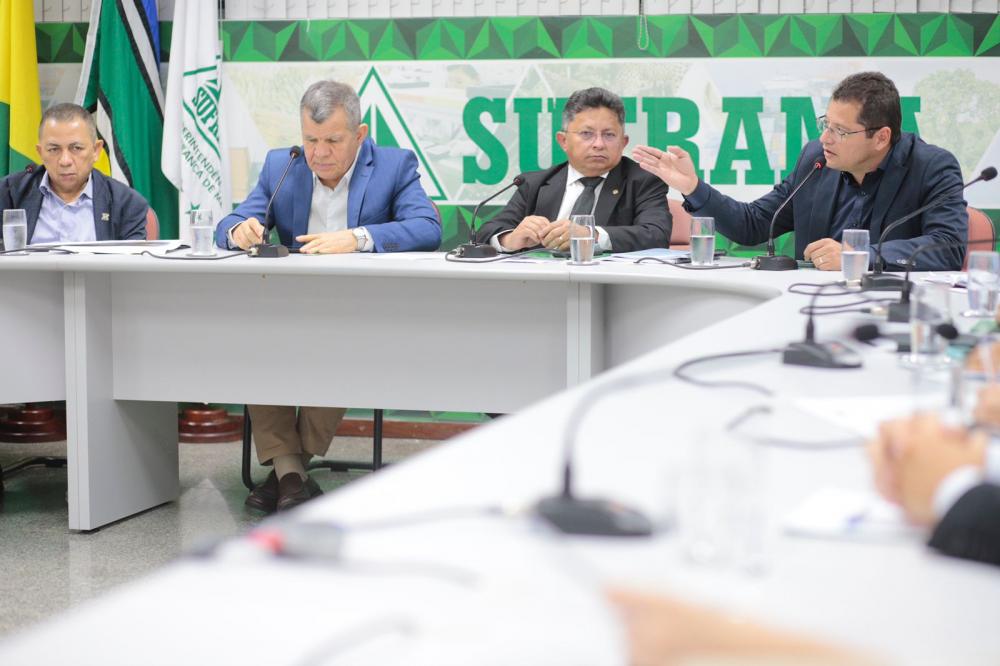 Marcellus Campêlo participa de reunião sobre regularização fundiária em Manaus e Rio Preto da Eva