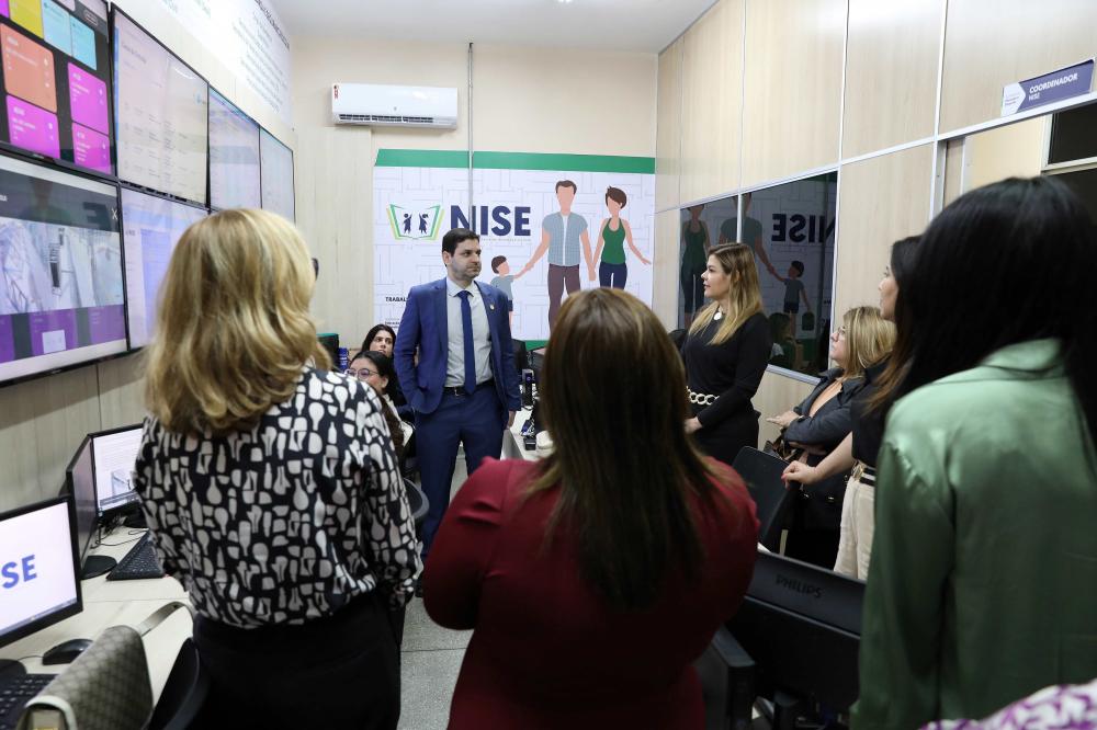 Representantes do Ministério Público do Amazonas visitam sala de monitoramento do Nise
