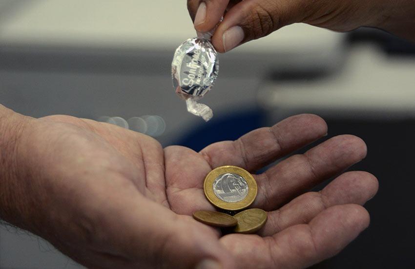 Procon-AM orienta população que Lei do Troco deve ser respeitada no Amazonas