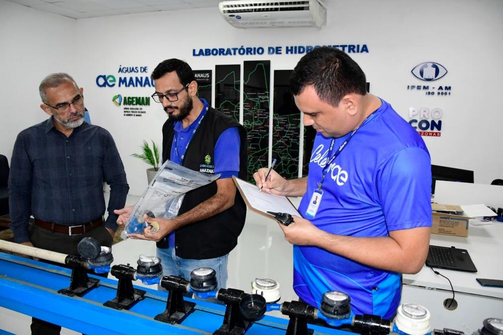 Ipem-AM acompanha verificação de medidores de água em laboratório de hidrometria