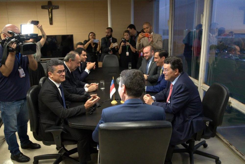 Prefeito retorna de Brasília com garantia de R$ 600 milhões em investimentos e apoio federal para atender famílias carentes