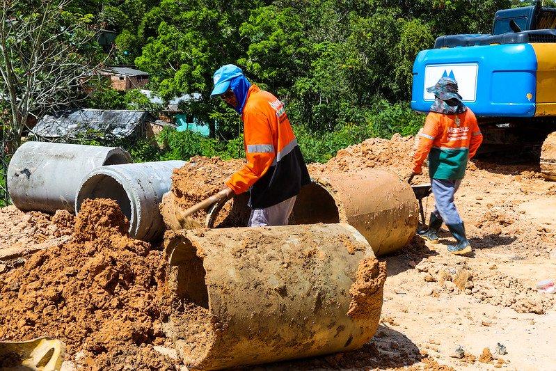 Prefeitura de Manaus intensifica obra de contenção de erosão no bairro Colônia Antônio Aleixo