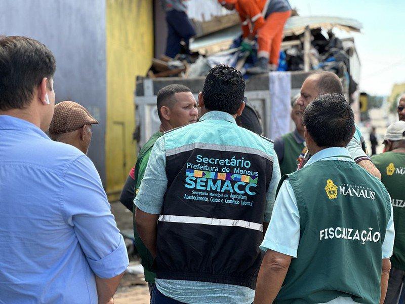 Prefeitura de Manaus retira quase cem barracas irregulares durante operação ‘Orla+Segura’